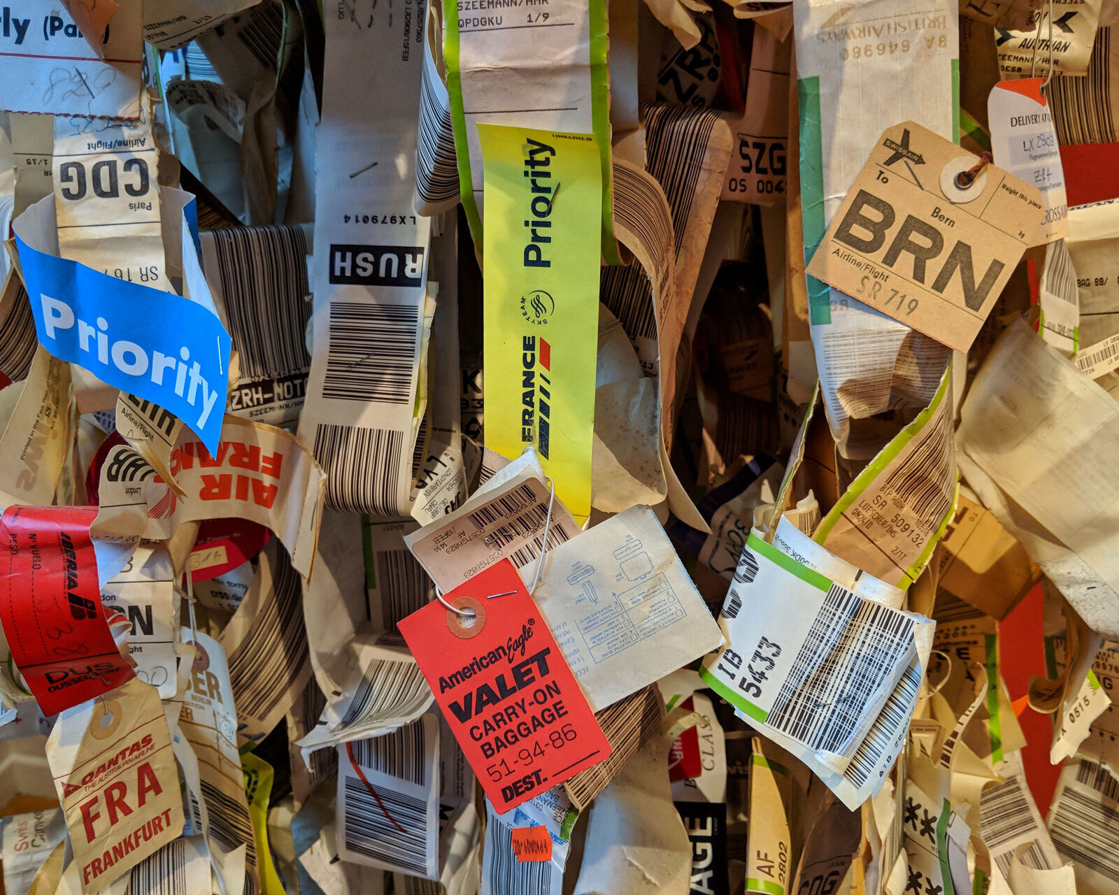 Харальд Зееман. Скульптура путешествий. Конец 1960-х — 2004. Фрагмент экспозиции выставки Harald Szeemann: Museum of Obsessions, Кунстхалле, Берн, 2018. Фото: Latitudes