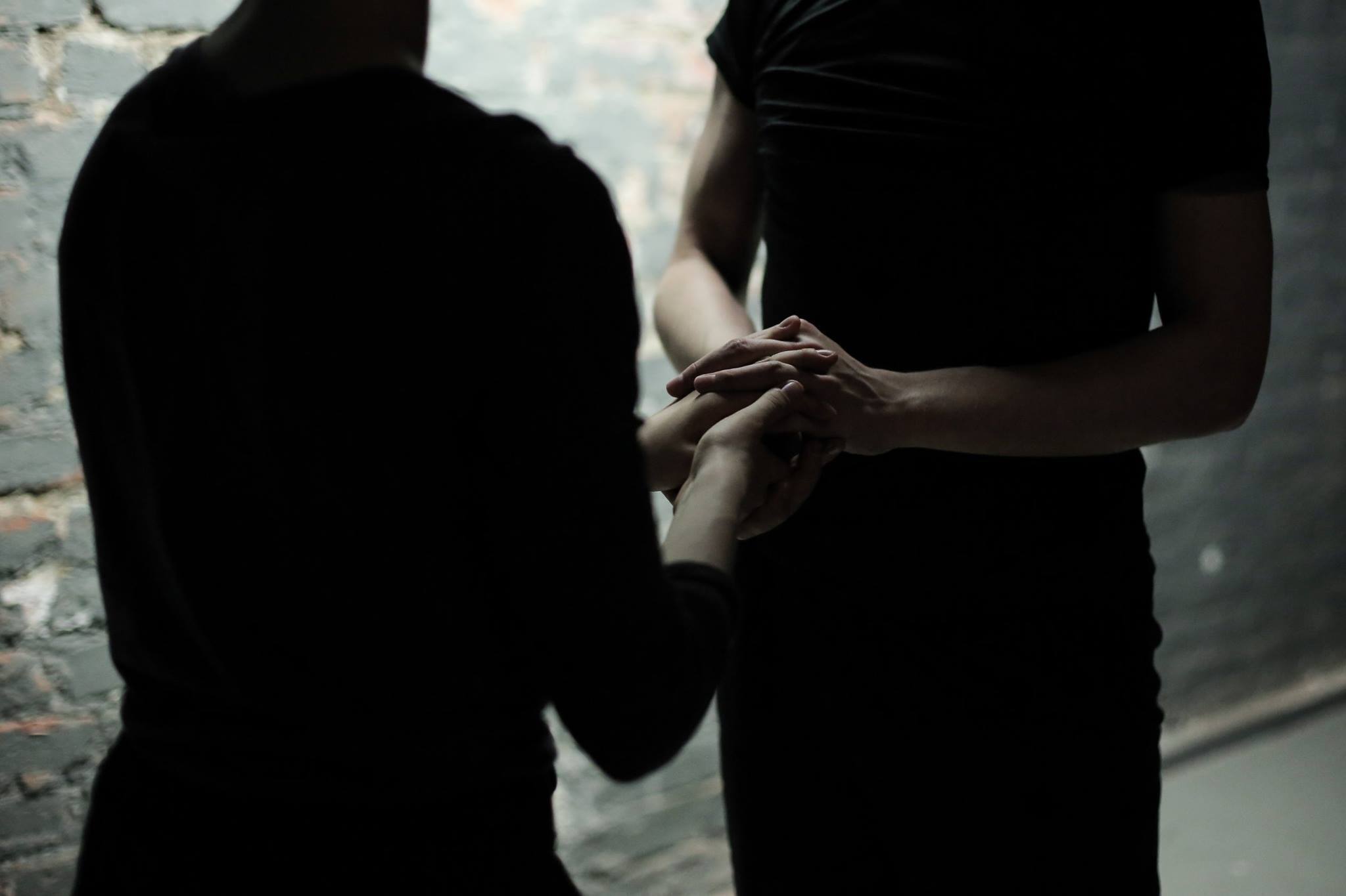 Перформанс участников программы СОТА на выставке &laquo;Территория тела&raquo; в Галерее на Солянке, Москва. 2016Фото: Светлана Селезнева