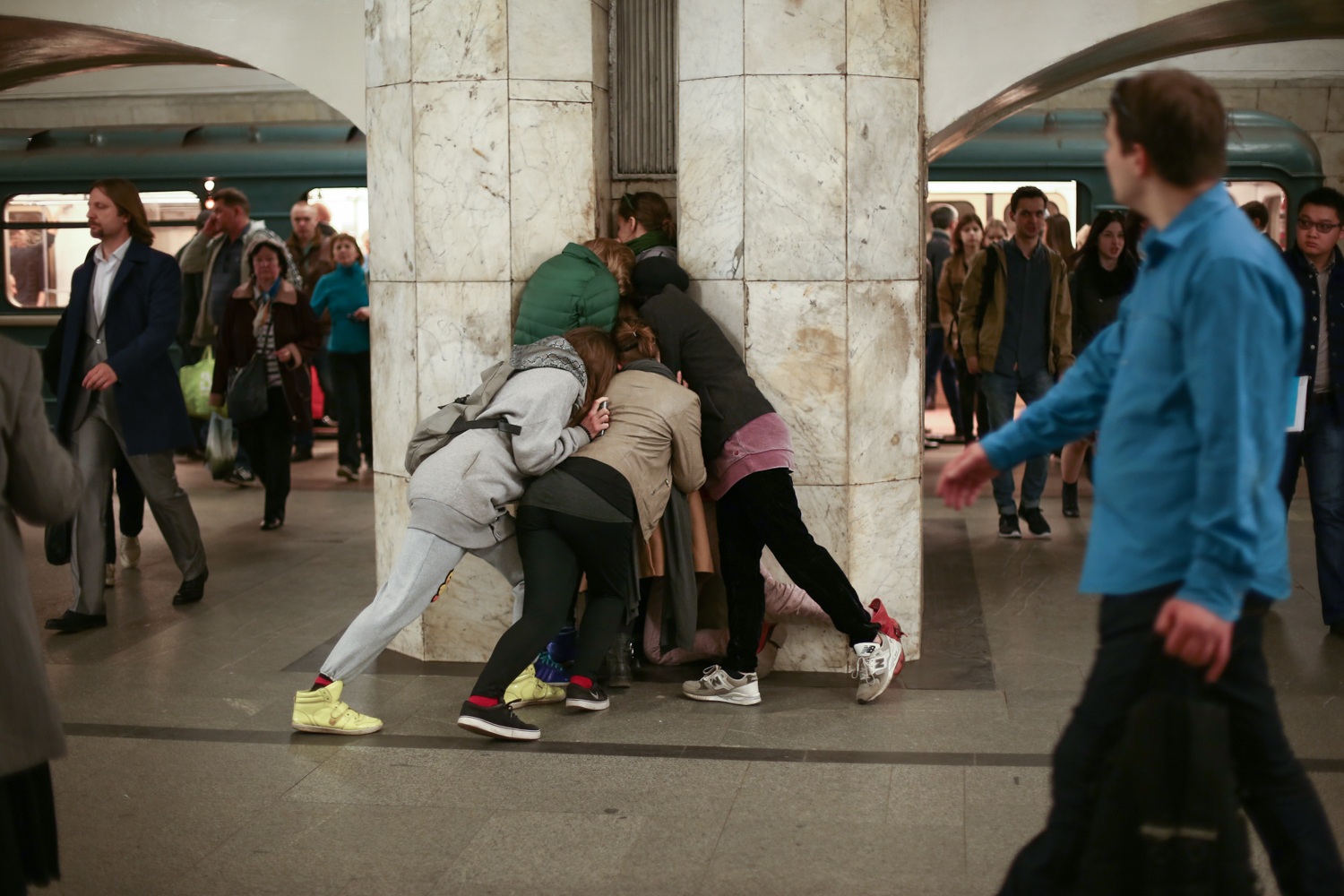 Светлана Селезнева, перформанс «Московский Метрополитен. Полевые исследования» в рамках образовательного интенсива в области современного танца и перформанса «СОТА». 2017