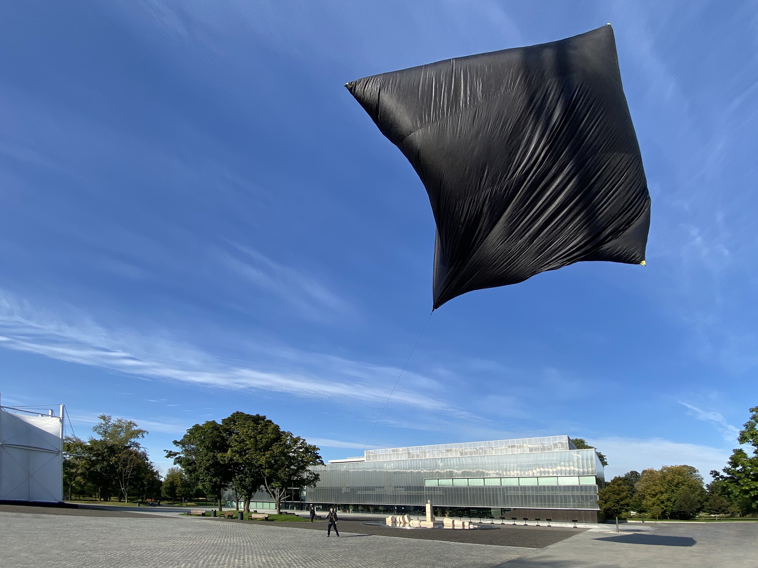 Полет в аэроцен в Музее современного искусства «Гараж»16 сентября 2020, МоскваПредоставлено Фондом аэроцена и Музеем современного искусства «Гараж»Фото: Александра ЕвтушенкоЛицензия CC BY-SA 4.0*