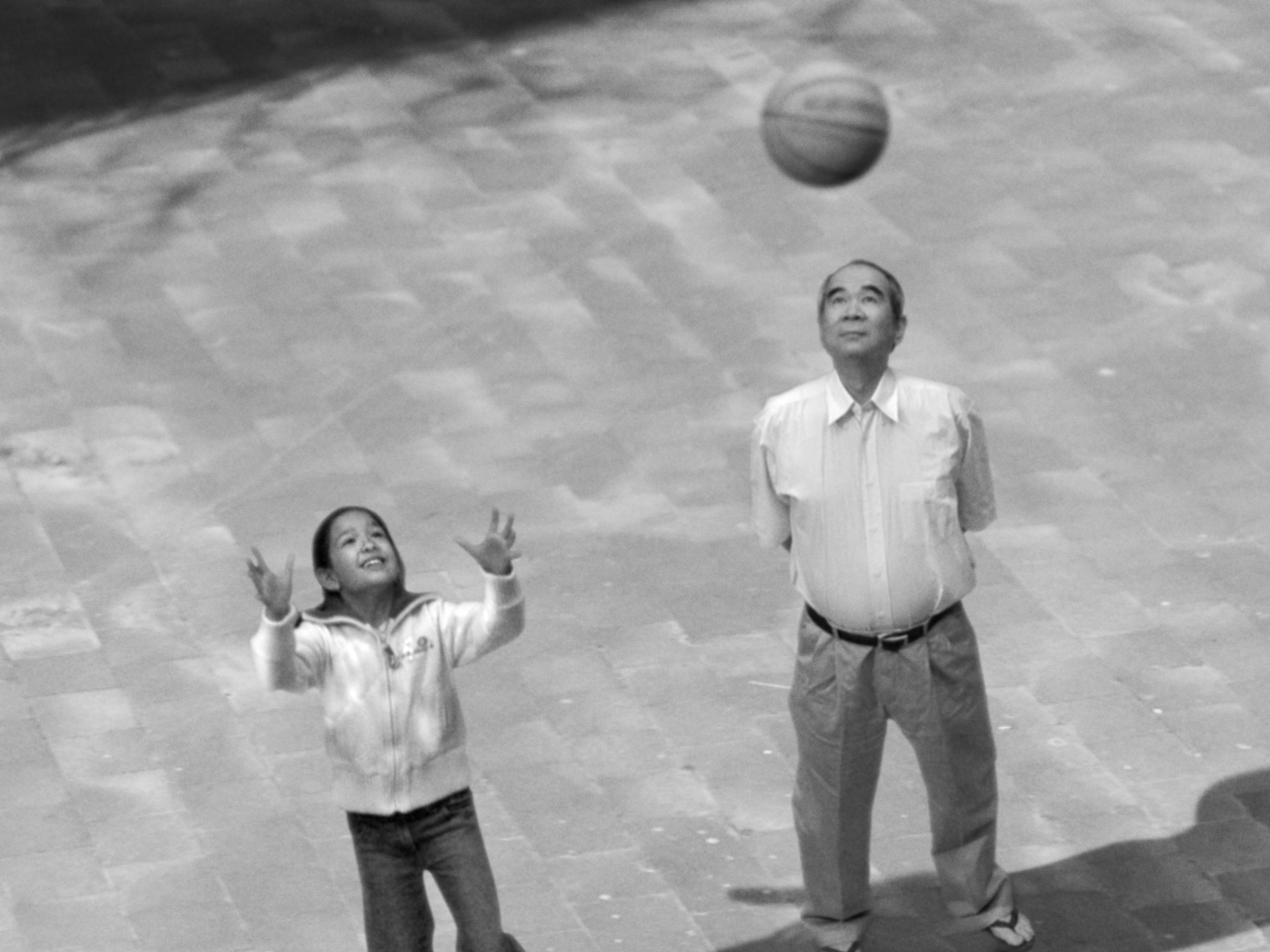 Давид КларбаутФрагменты счастливого мгновения. 2007Одноканальная черно-белая видеопроекция, стереозвук. 25 мин. 57 сек.Предоставлено студией Давида Кларбаута&copy; David Claerbout