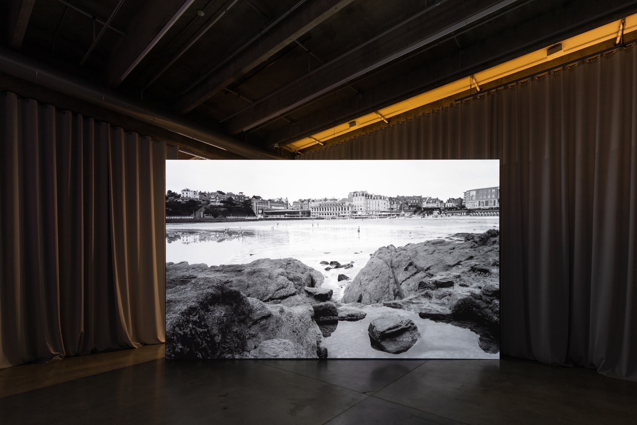 Вид экспозиции выставки Давида Кларбаута &laquo;Невидимый звук&raquo;. Музей современногоискусства &laquo;Гараж&raquo;, Москва. 2021Фото: Иван Ерофеев&copy; Музей современного искусства &laquo;Гараж&raquo;