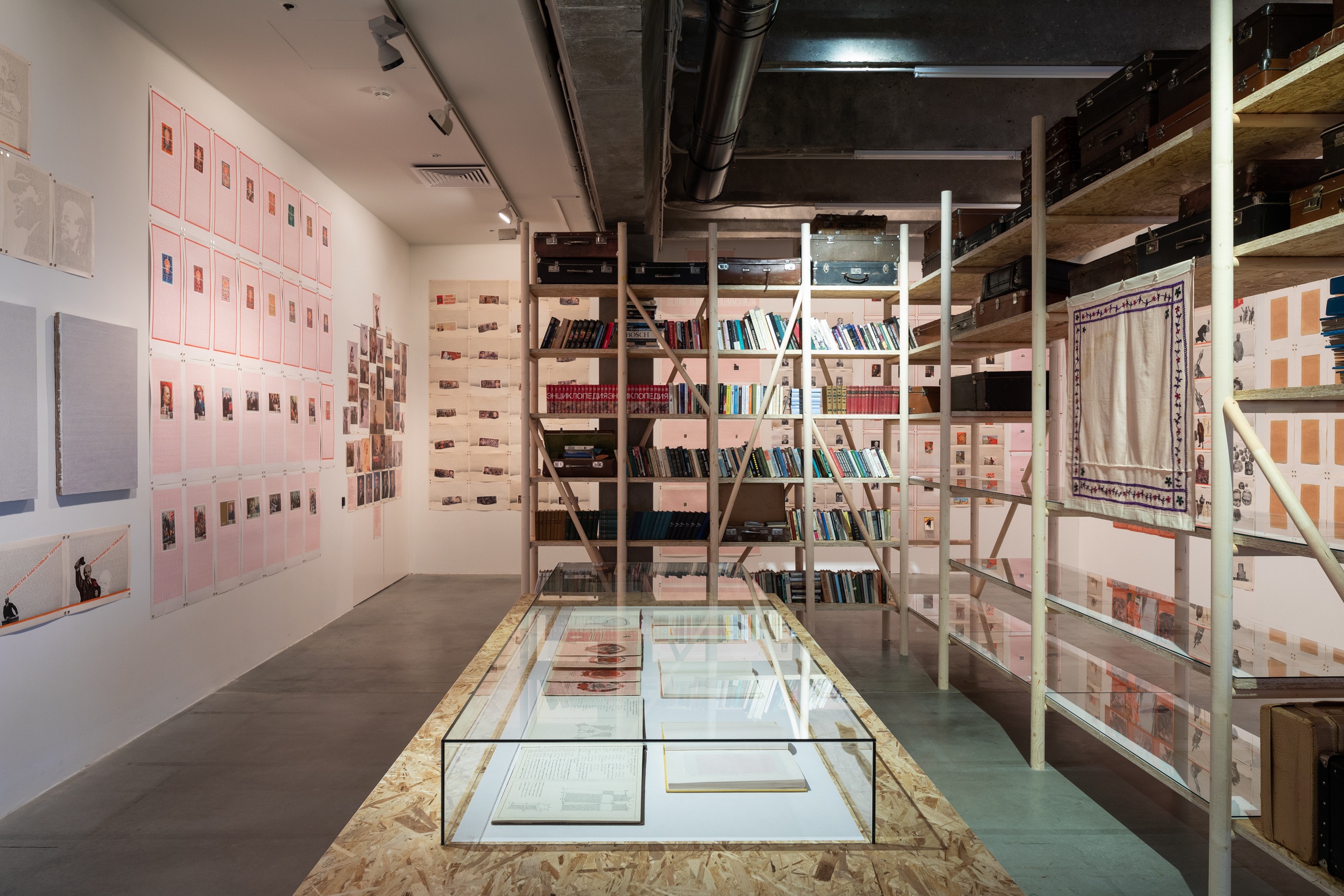 Вид экспозиции выставки «Служба времени. О природе длительности, преодоления и аффекта». Музей современного искусства «Гараж», Москва. 2021Фото: Иван Ерофеев© Музей современного искусства «Гараж»