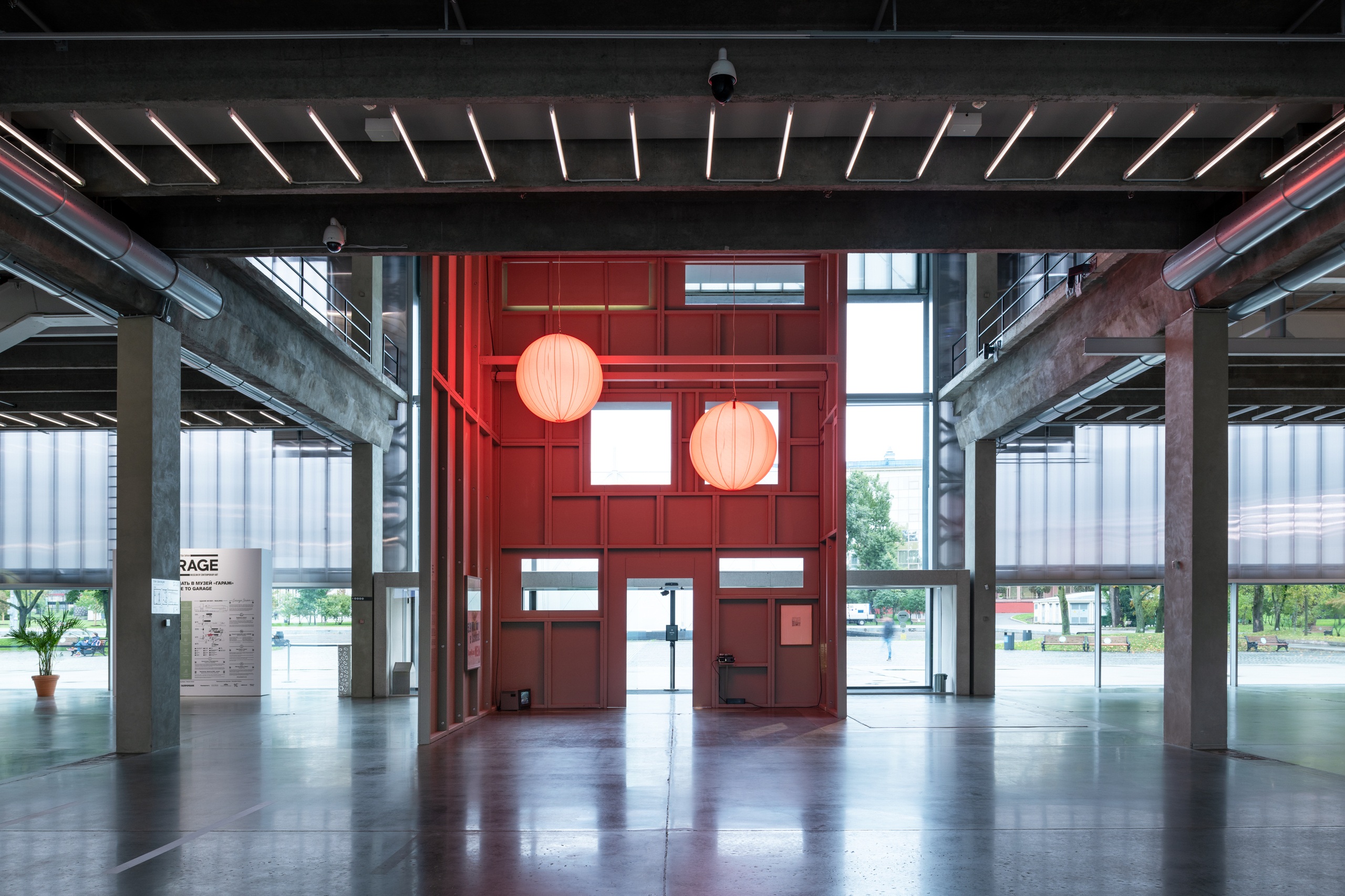 Вид экспозиции выставки Томаса Деманда &laquo;Зеркало без памяти&raquo;. Музей современного искусства &laquo;Гараж&raquo;, Москва. 2021Фото: Алексей Народицкий&copy; Музей современного искусства &laquo;Гараж&raquo;