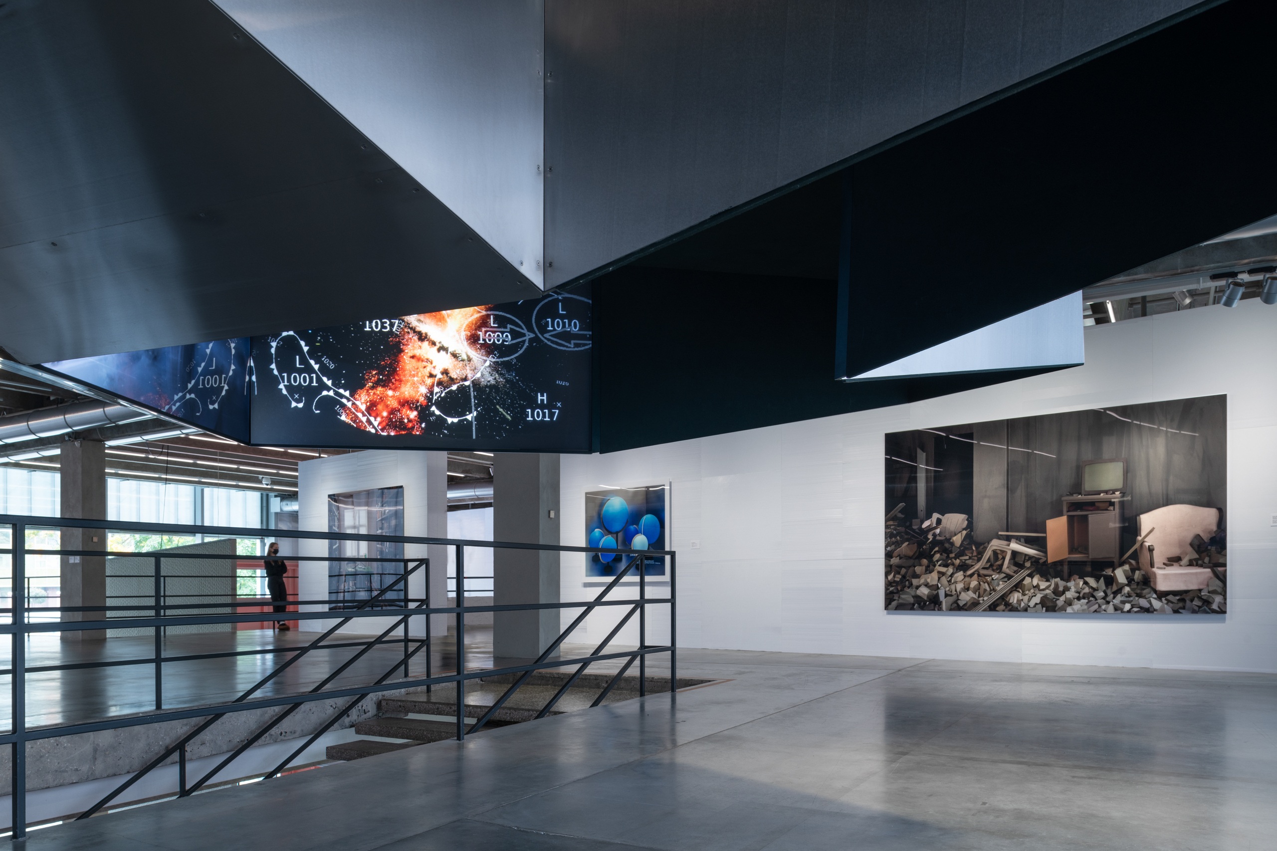 Вид экспозиции выставки Томаса Деманда &laquo;Зеркало без памяти&raquo;. Музей современного искусства &laquo;Гараж&raquo;, Москва. 2021Фото: Алексей Народицкий&copy; Музей современного искусства &laquo;Гараж&raquo;