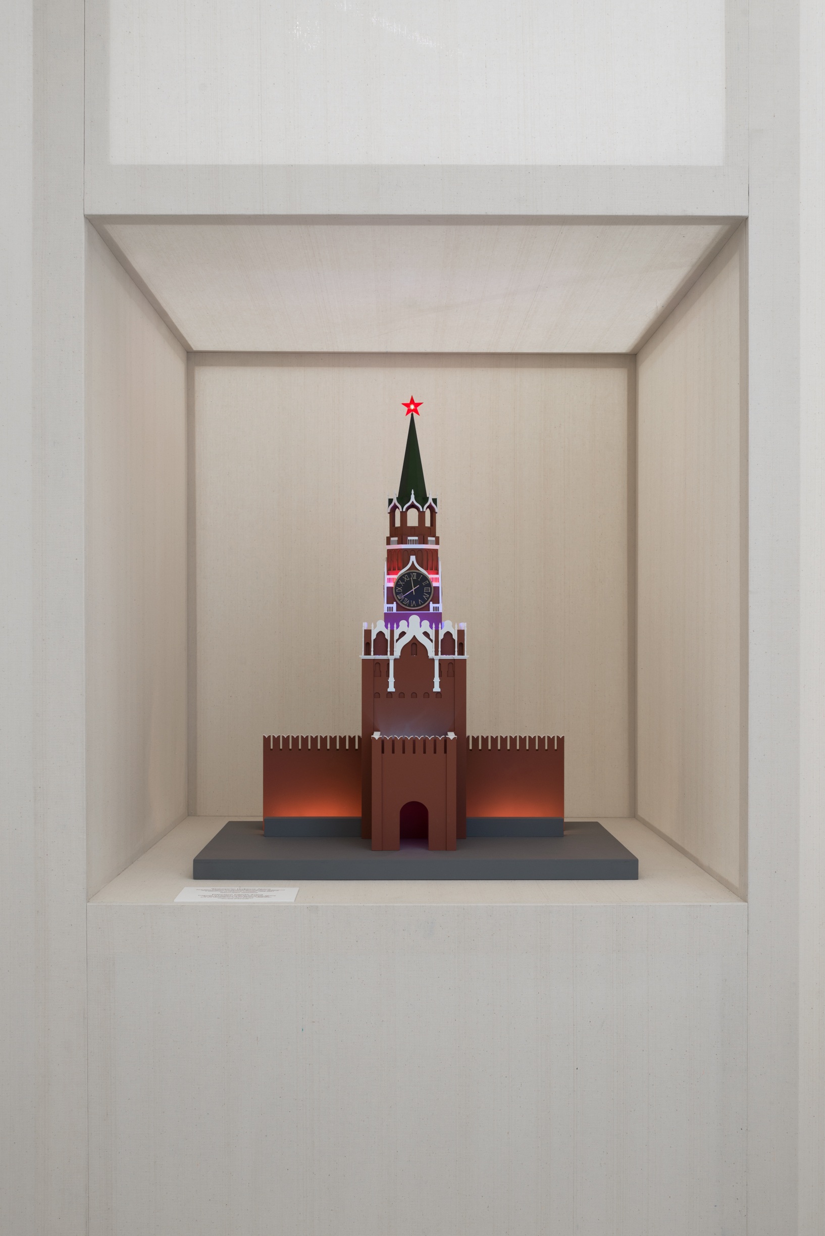 Вид экспозиции выставки «Настоящее время, несовершенный вид». Музей современногоискусства «Гараж», Москва. 2021Фото: Алексей Народицкий© Музей современного искусства «Гараж»