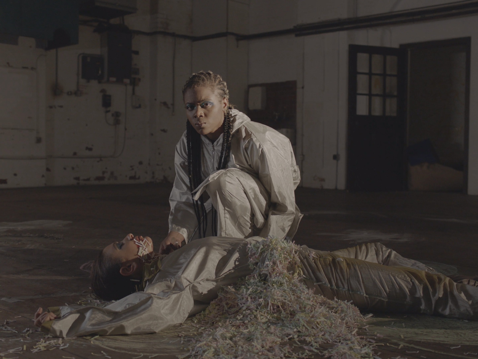 София аль-МарияПесня чудовищного типа. 2019Одноканальное HD-видео. 38 мин. 3 сек.Предоставлено художницей, Anna Lena Films, Париж, и Project Native Informant, Лондон