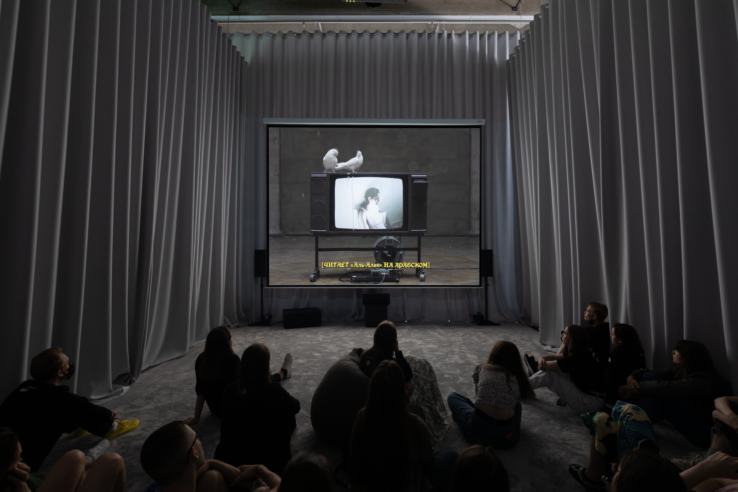 Вид экспозиции выставки Софии аль-Марии «Песня чудовищного типа». Музейсовременного искусства «Гараж», Москва. 2021Фото: Иван Ерофеев© Музей современного искусства «Гараж»