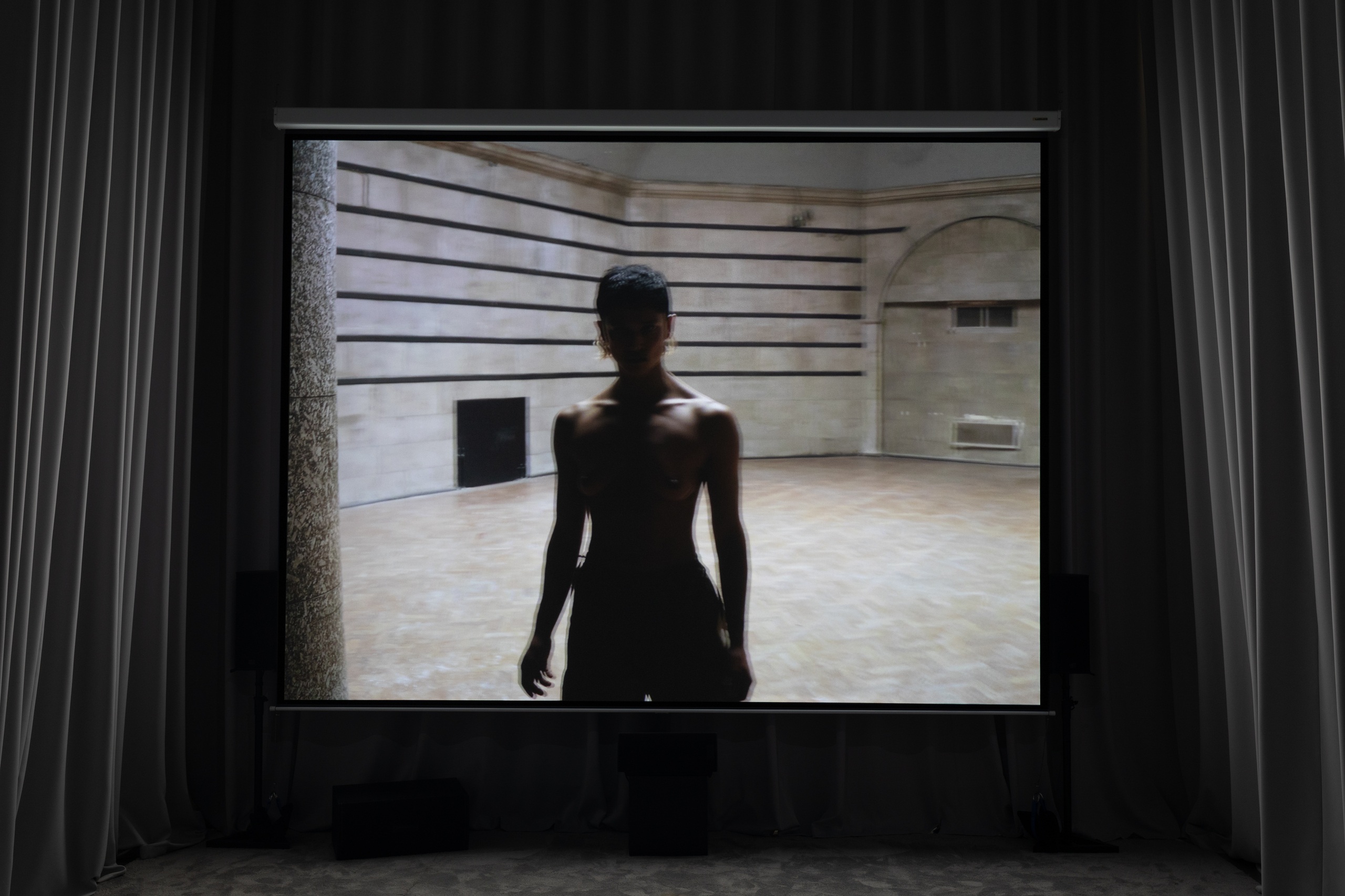 Вид экспозиции выставки Софии аль-Марии «Песня чудовищного типа». Музейсовременного искусства «Гараж», Москва. 2021Фото: Иван Ерофеев© Музей современного искусства «Гараж»