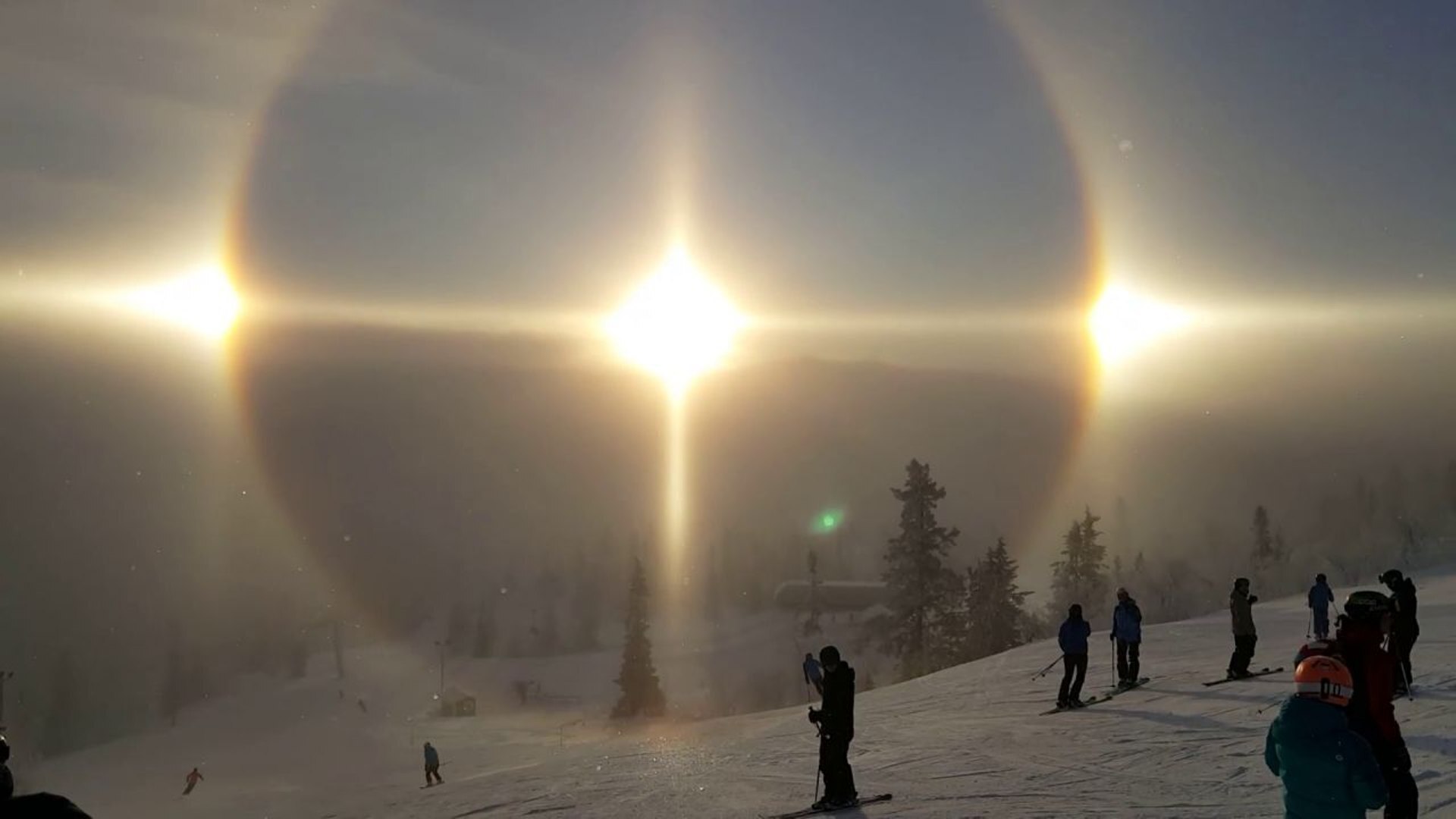 Неизвестный фотограф. Ложное солнцеФотография, найденная в интернетеПредоставлено художницей