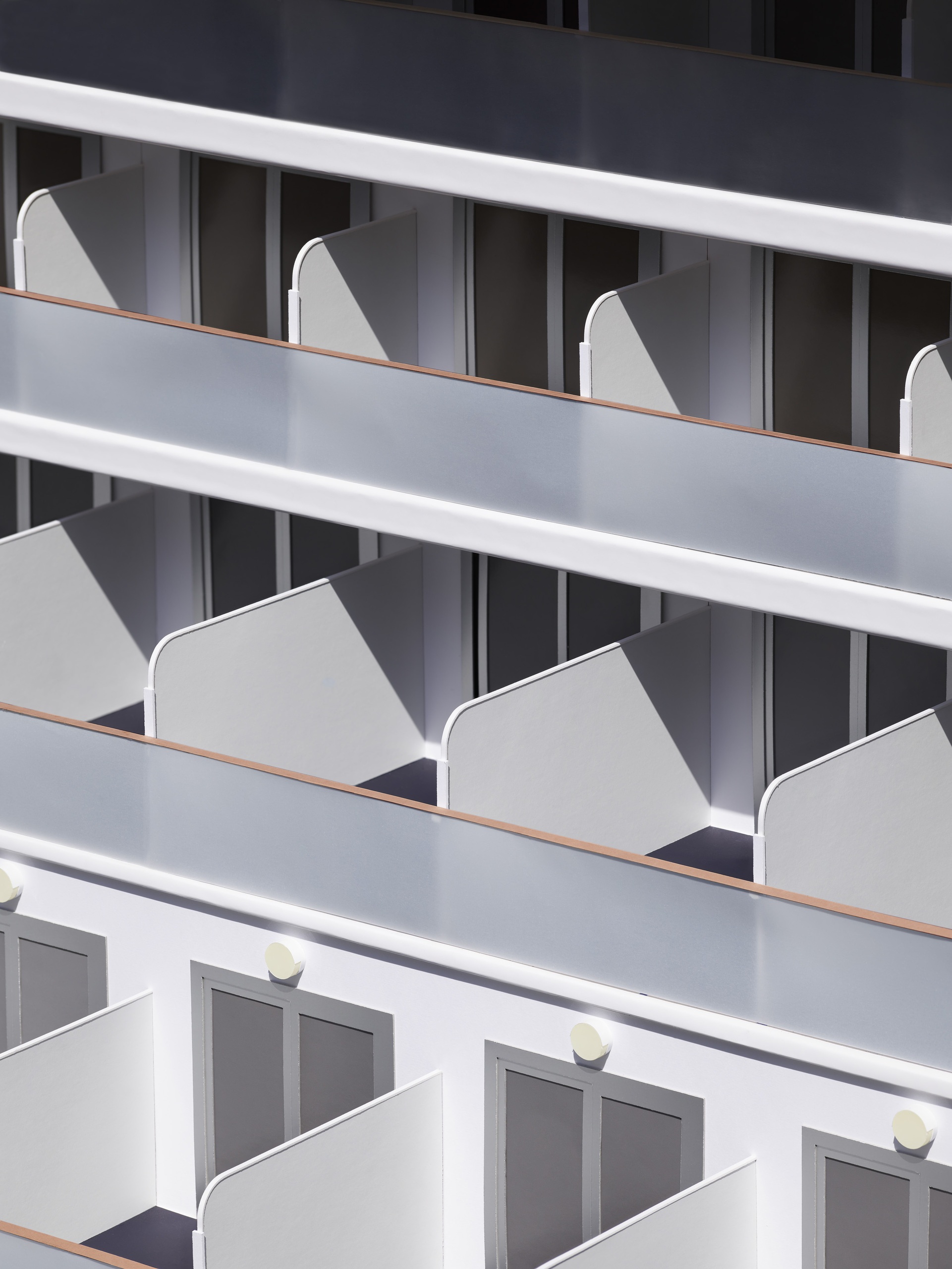 Томас ДемандDiamond Princess. 2020Пигментная печать на оргстеклеПредоставлено художником, галереями Matthew Marks (Нью-Йорк и Лос-Анджелес),Esther Schipper (Берлин), Sprüth Magers (Лондон, Берлин и Лос-Анджелес), Taka Ishii(Токио)&copy; Thomas Demand, VG Bild-Kunst, Bonn / УПРАВИС, Москва