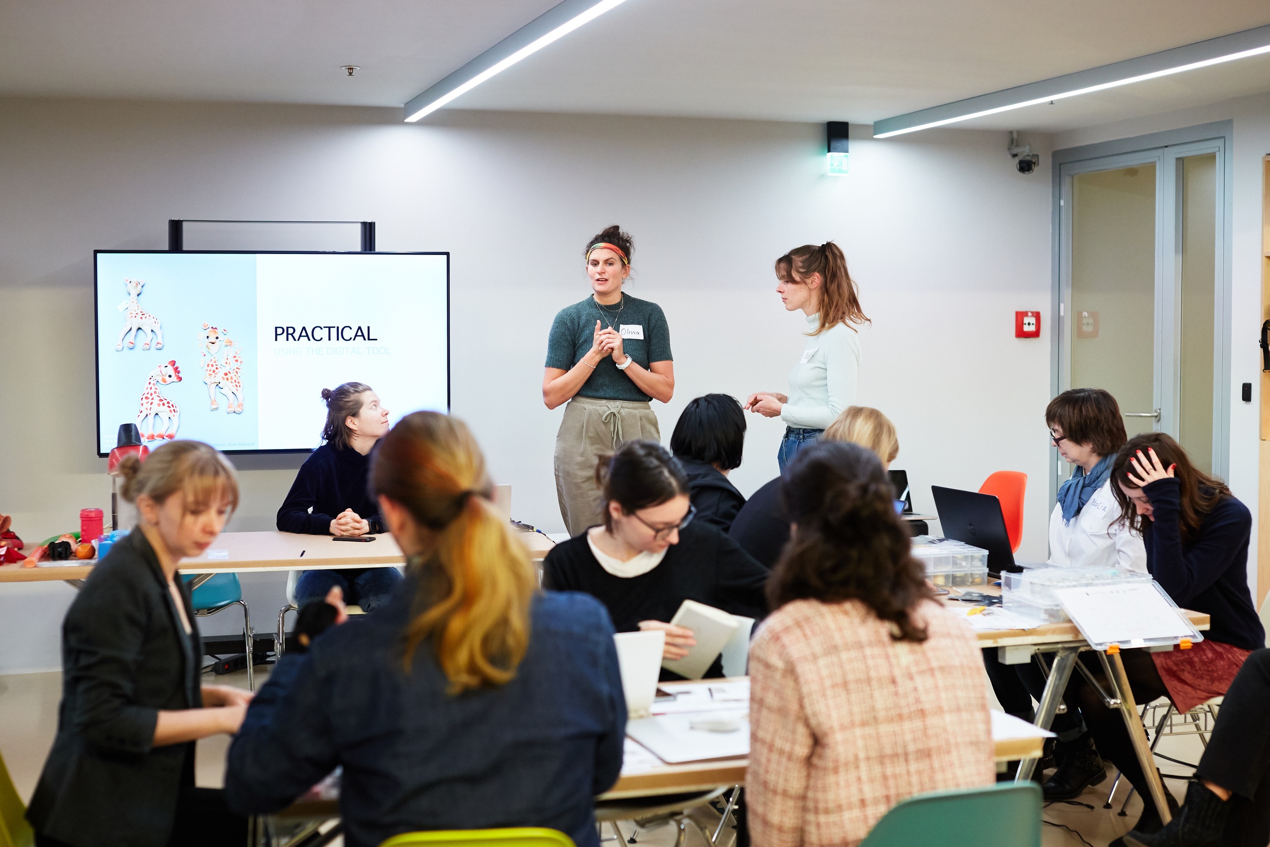 Воркшоп по идентификации пластиков в современном искусстве  Октябрь 2021  Фото: Мария Дюповкина&copy; Музей современного искусства &laquo;Гараж&raquo;