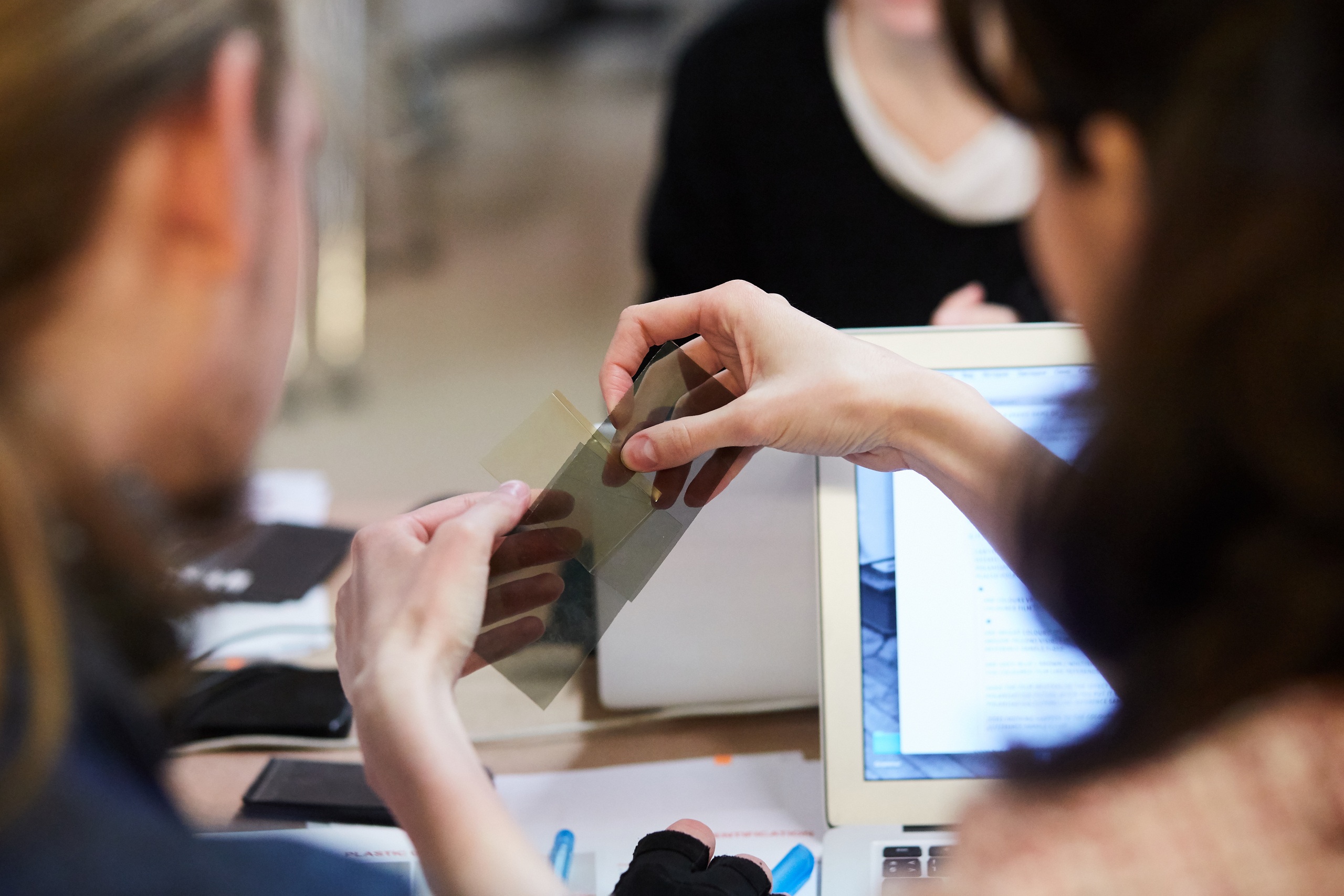 Воркшоп по идентификации пластиков в современном искусстве  Октябрь 2021  Фото: Мария Дюповкина&copy; Музей современного искусства &laquo;Гараж&raquo;