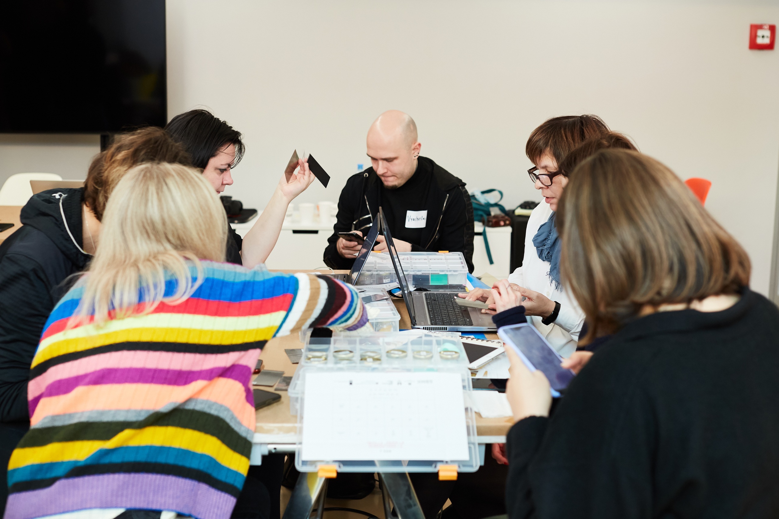 Воркшоп по идентификации пластиков в современном искусстве  Октябрь 2021  Фото: Мария Дюповкина  &copy; Музей современного искусства &laquo;Гараж&raquo;