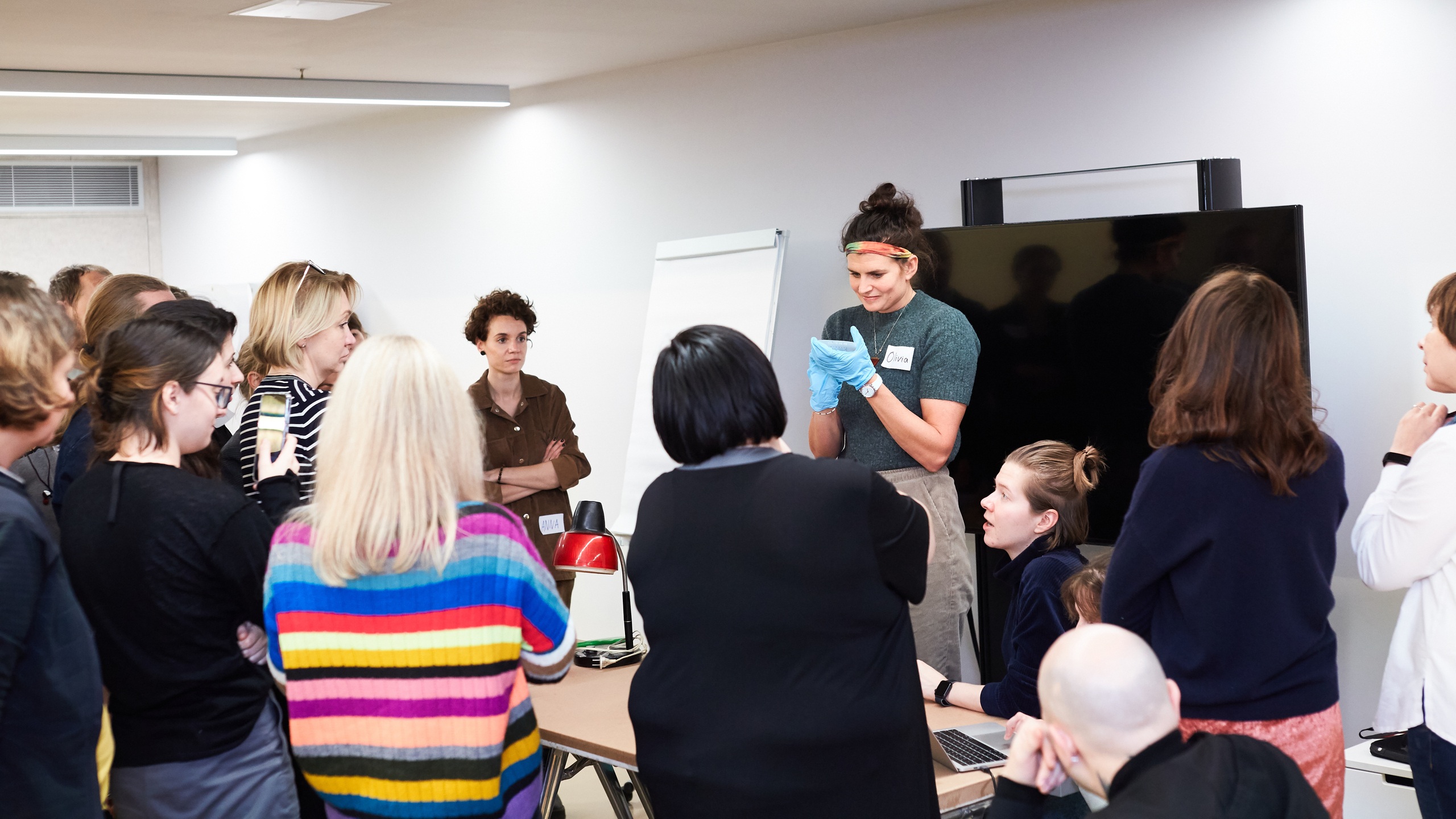 Воркшоп по идентификации пластиков в современном искусстве  Октябрь 2021  Фото: Мария Дюповкина  &copy; Музей современного искусства &laquo;Гараж&raquo;