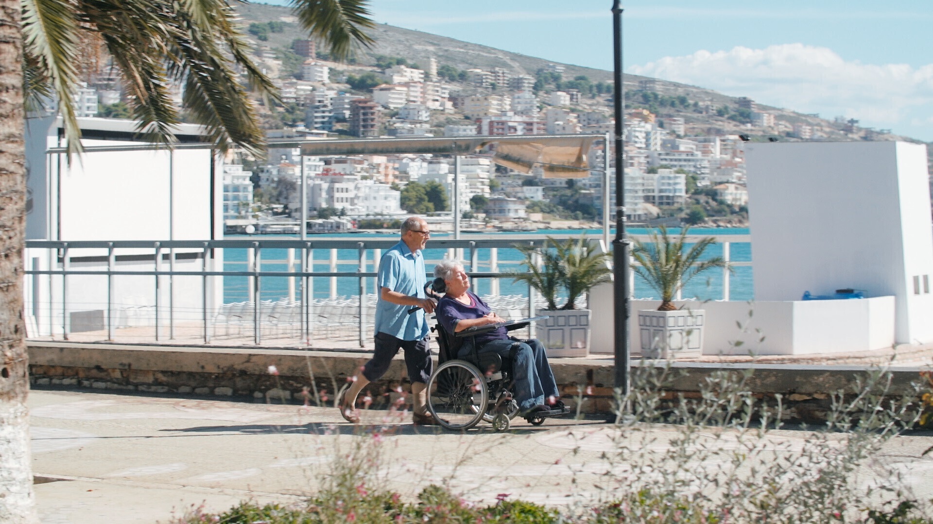 Кадр из фильма Фанни Бройнинг "Путешествие. История любви / The Journey" 2018 г.