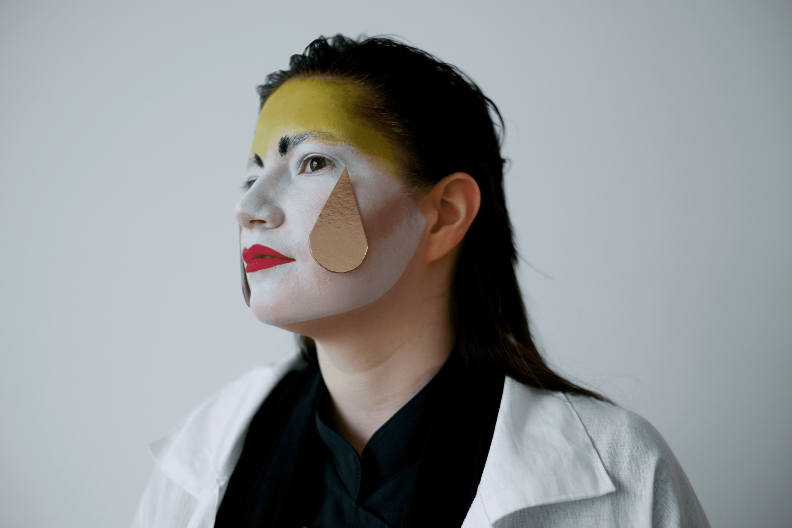 Алина Кугуш. Образ для перформативной медиации по&nbsp;проекту НИИ&nbsp;&laquo;ПАРАПРИРОДА&raquo; в&nbsp;Marina Gisich Gallery, Санкт-Петербург. Фото: Павлина Белокреницкая