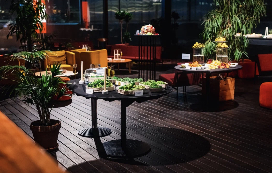 Юля Левин. Открывающий ужин&nbsp;конференции &laquo;Музей ощущений&raquo;.&nbsp;2022. Перформанс.&nbsp;Предоставлено художницей