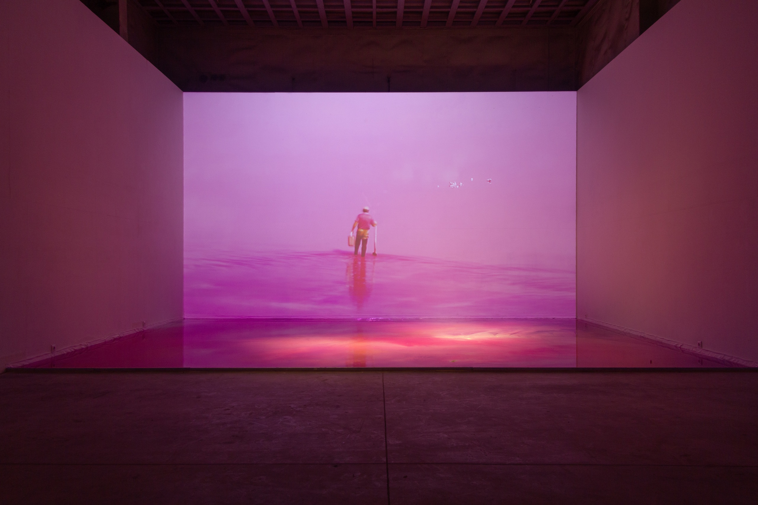 Вид экспозиции выставки Димы Филиппова &laquo;Окаянные дни&raquo;. Галерея &laquo;Электрозавод&raquo;, Москва. 2017. Предоставлено художником