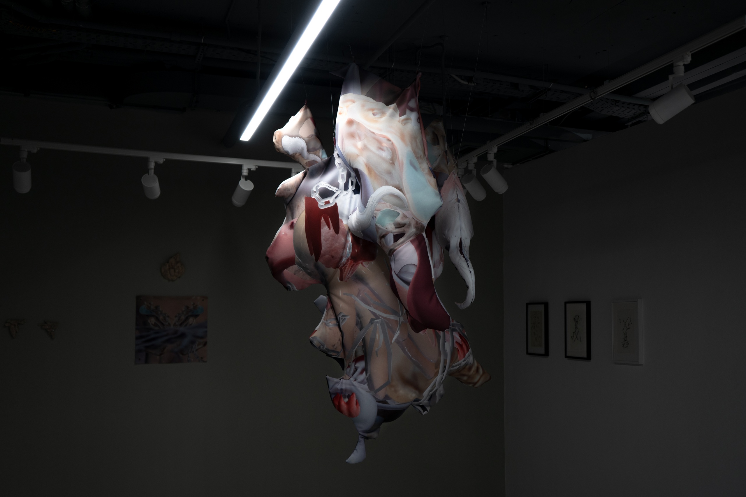 Вид экспозиции выставки Саши Пучковой Misanthrope. Most Wanted Gallery, Москва. 2022. Фото: Полина Рукавичкина. Предоставлено художницей