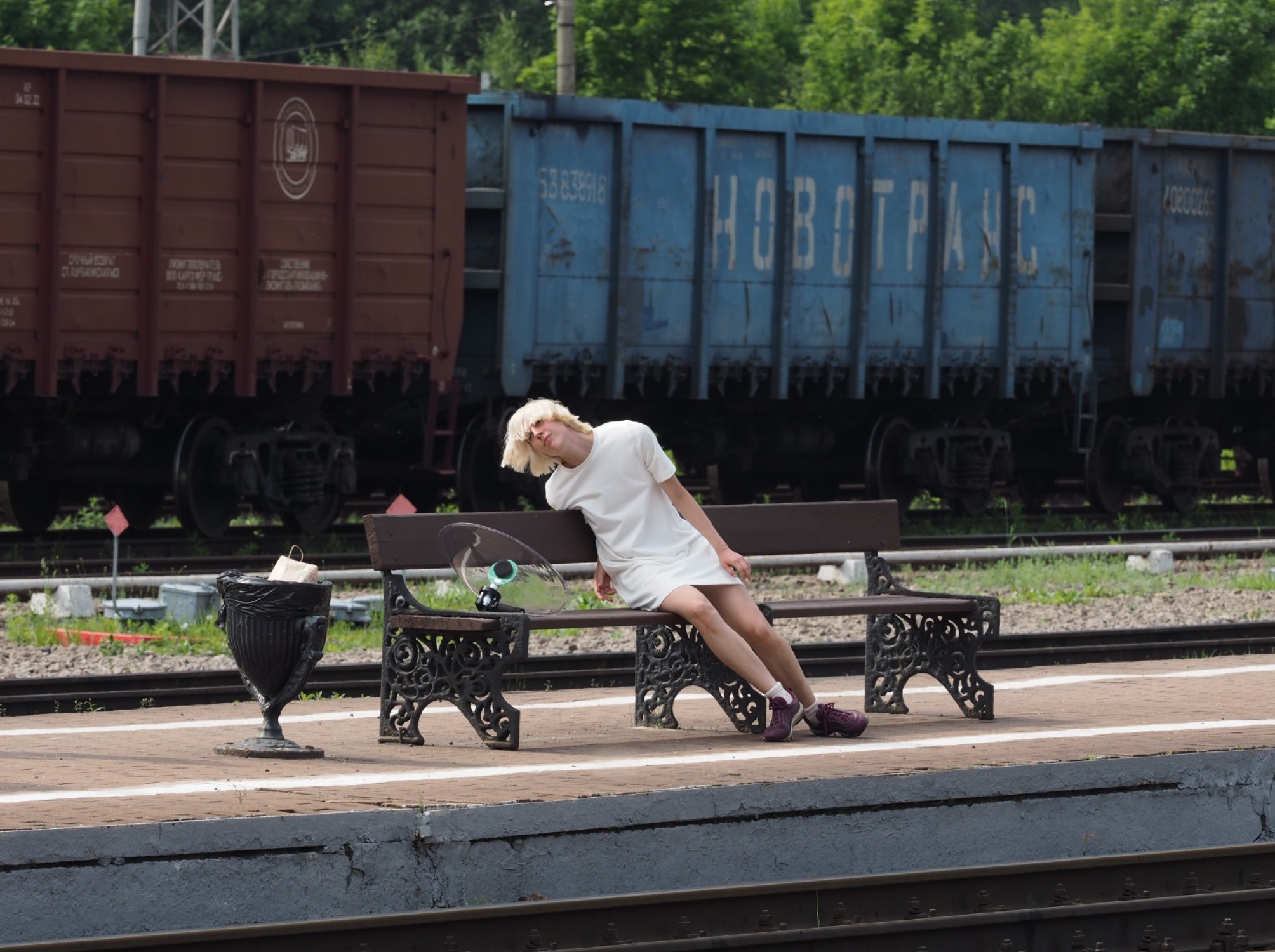 Спектакль «Мара». Театральный фестиваль «Толстой», железнодорожная платформа «Козлова Засека», Ясная Поляна. 2023Автор: Альбина ВахитоваФото: Владимир ЛуповскойПредоставлено Альбиной Вахитовой