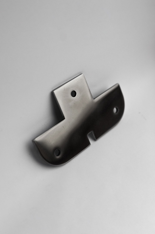 Алексей Корси. Машина смысла. 2021. Полированная сталь. Предоставлено художником