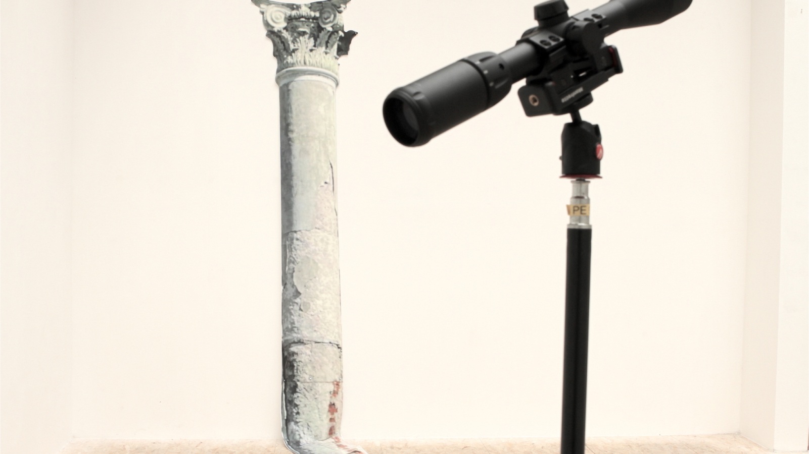 Вид инсталляции Ганны Зубĸовой Culture will survive, trust me hun в Cours Vitrée, Париж. 2022.Предоставлено художницей