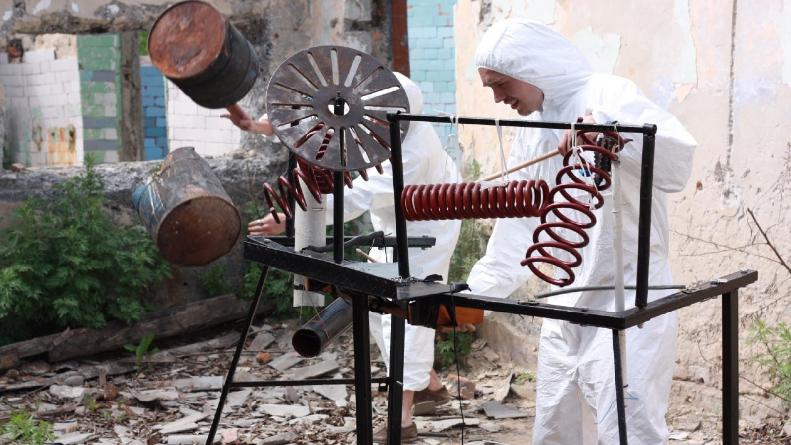 Группа «Философия Удобрения» и их индустриальная установка. 2009.Предоставлено Евгением Вивчаренко