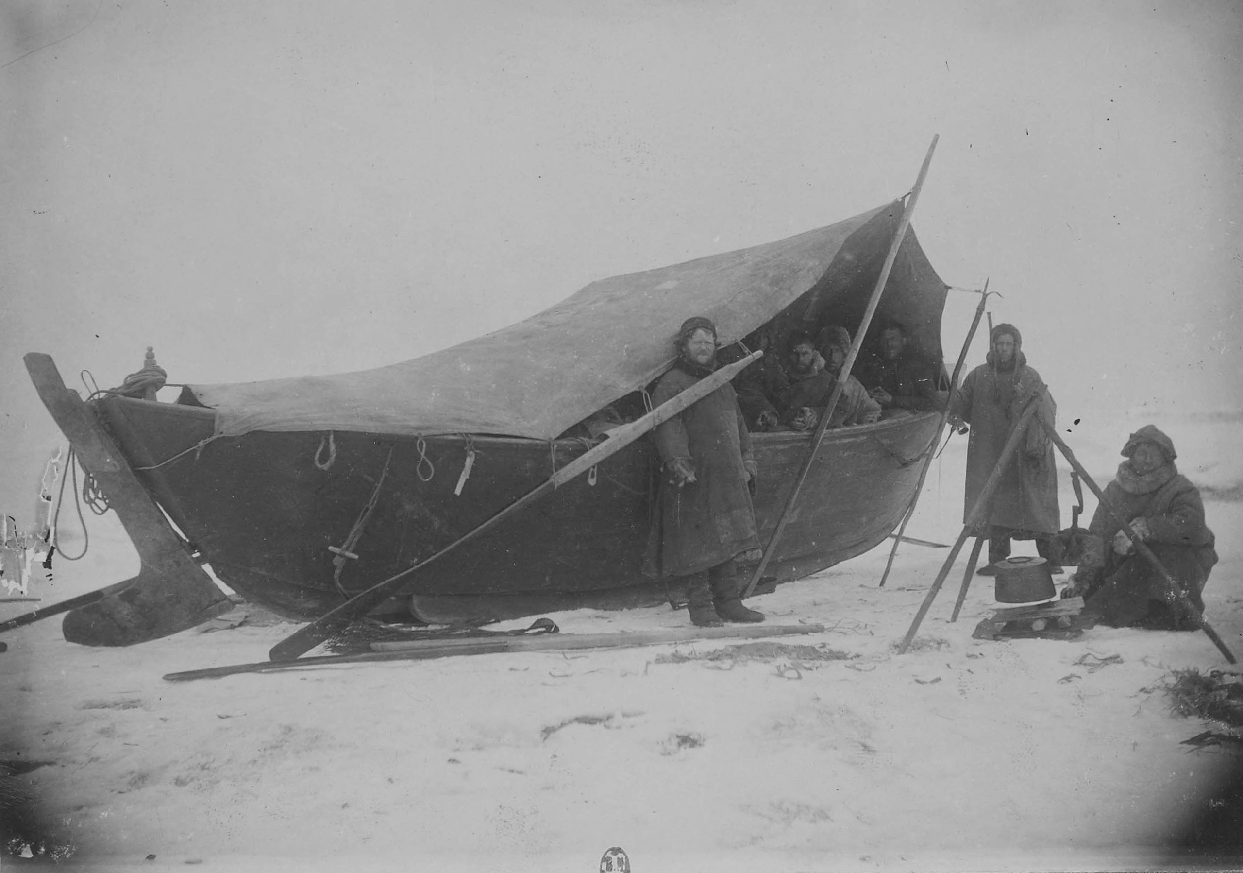 Весновальный карбас (промысловое судно). Фотография из альбома Николая Авенировича Шабунина «Путешествие на север». 1906. Предоставлено Ваней Мишиным