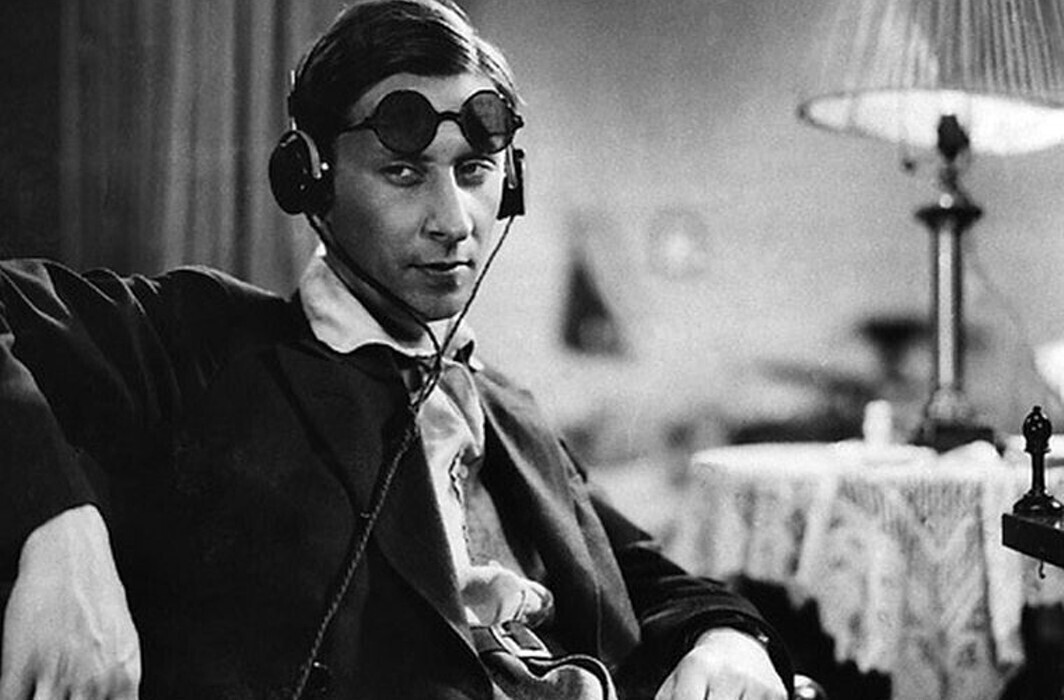 Sergei Yutkevich during the sound recording of the film Counterplan, 1932 (Central Studio for Documentary Film Museum)