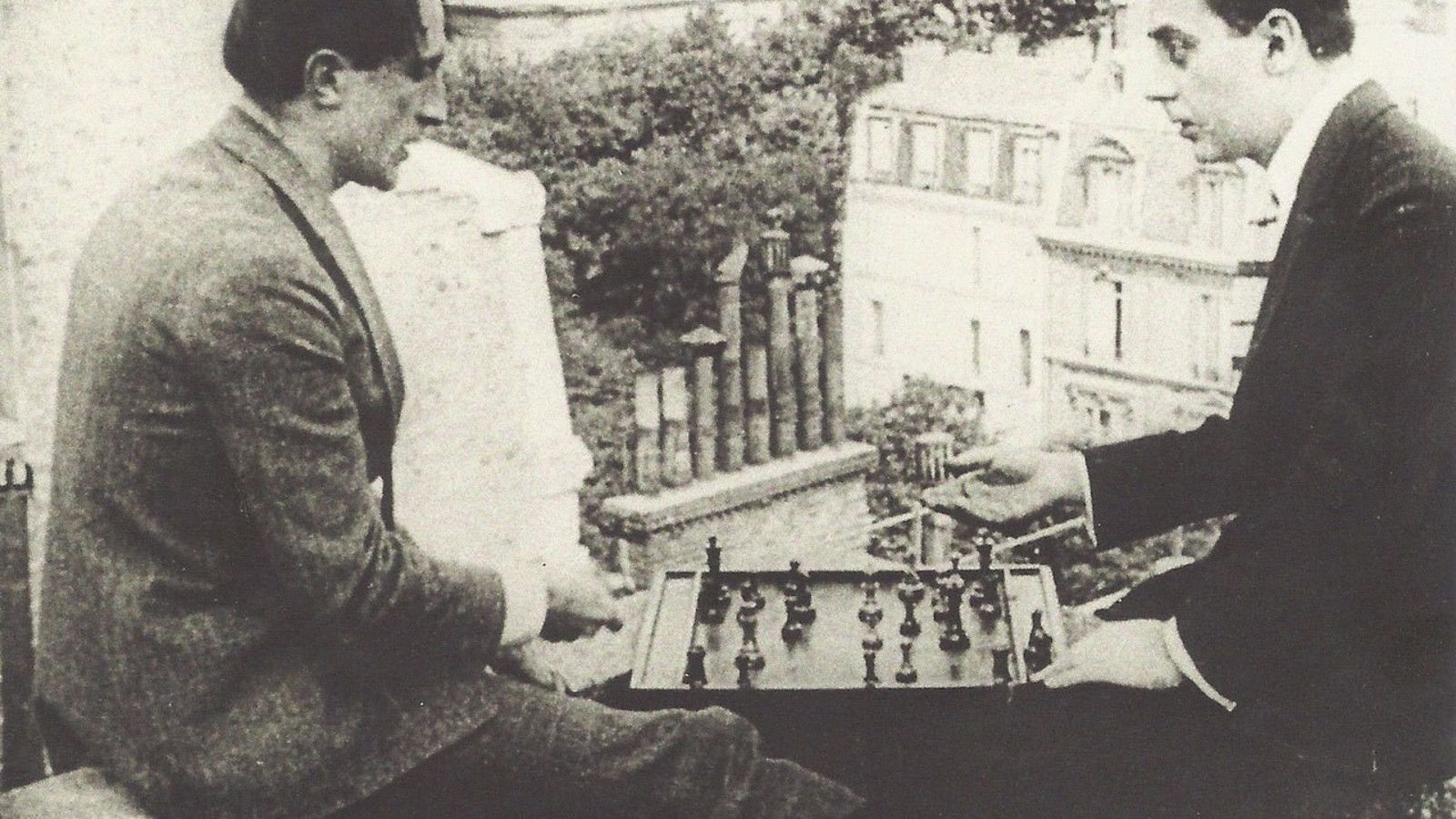 Ren&eacute; Clair's Entr'Acte. 1924. Photographer Man Ray (right) &amp; artist Marcel Duchamp play chess