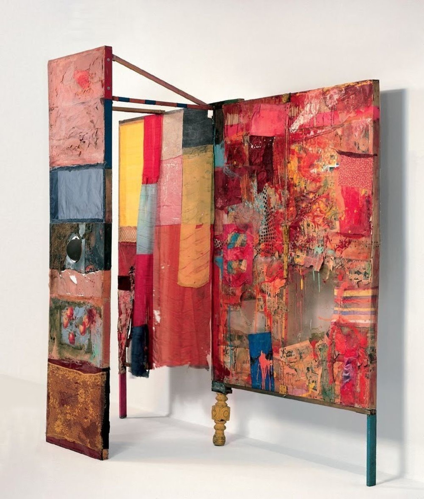 Robert Rauschenberg. Minutiae. 1954. Oil, paper, fabric, newspaper, wood, metal, plastic with mirror, on wooden structure. 214.6 x 205.7 x 77.4 cm. Private collection (Switzerland)