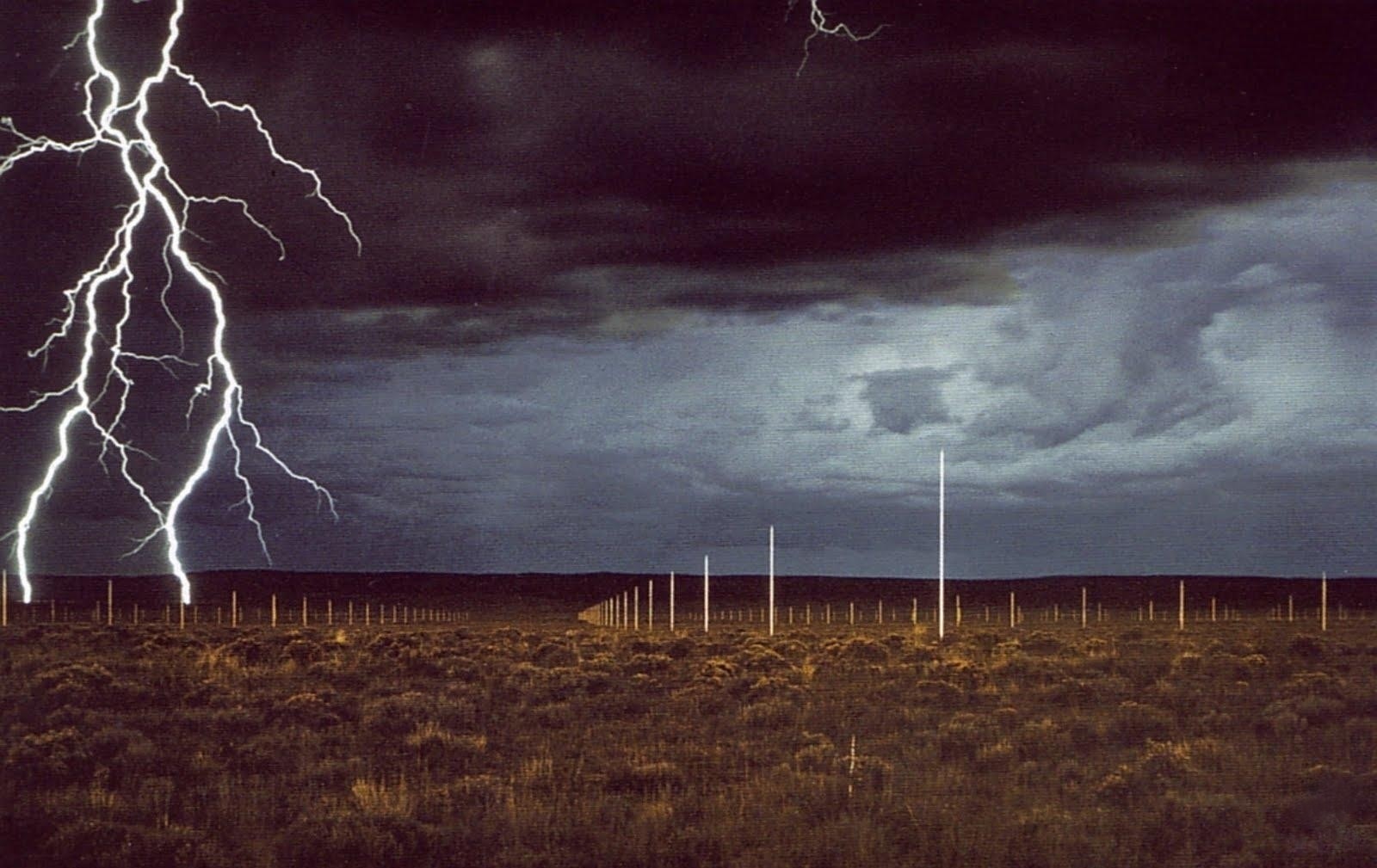Уолтер Де Мария. Светящееся поле. 1977. Нью-Мексико, США