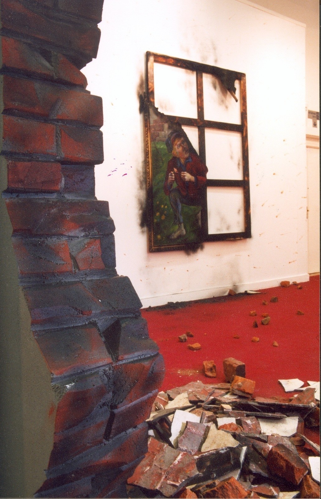 Художник, погибший под картиной в результате взрыва накануне вернисажа. 2004  Предоставлено авторами