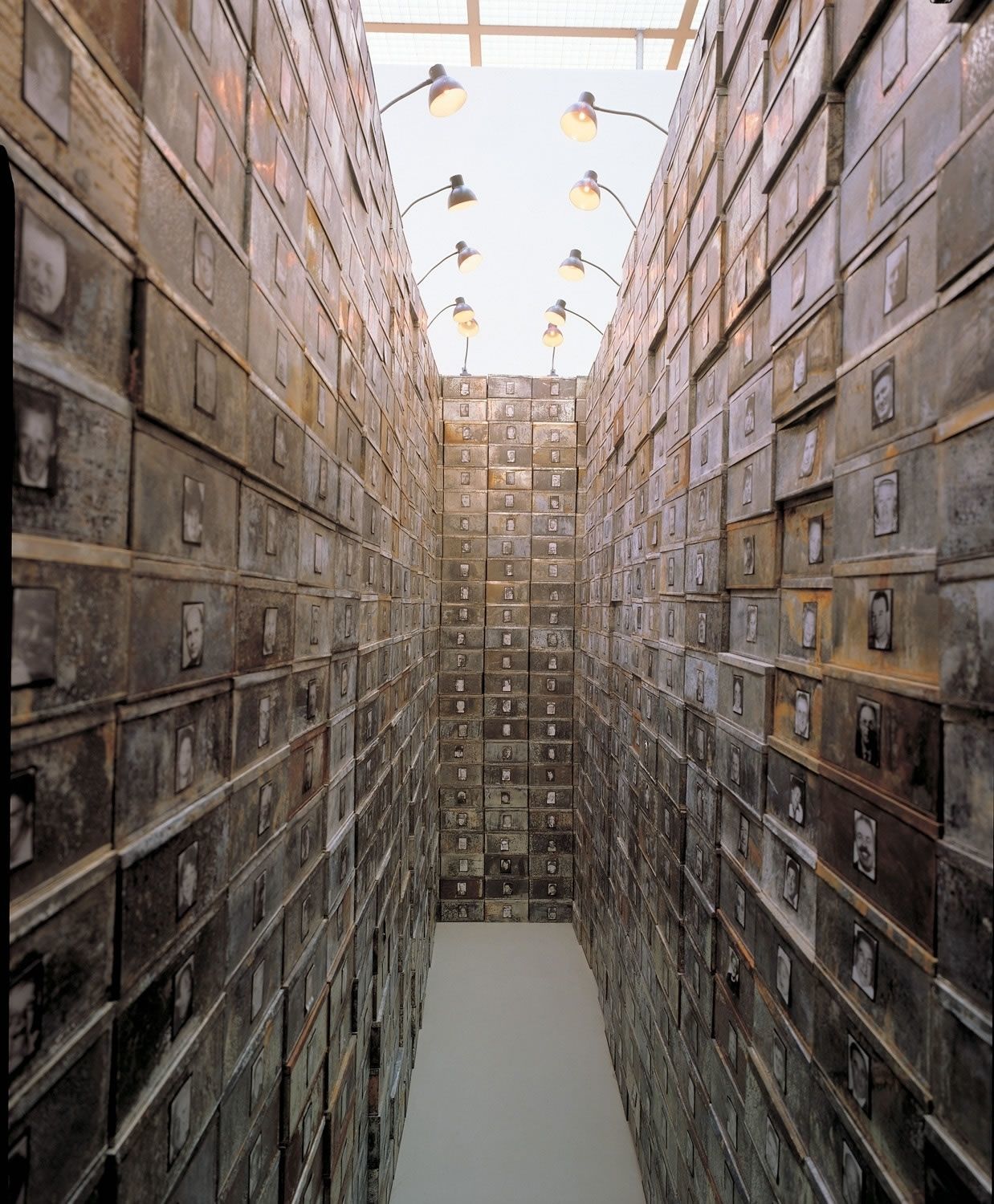 Christian Boltanski  Reserve des Suisses Morts, 1977  Tin boxes, gelatin silver print, cardboard and electric lamps  288 x 469 x 238 cm  Courtesy MACBA, Barcelona