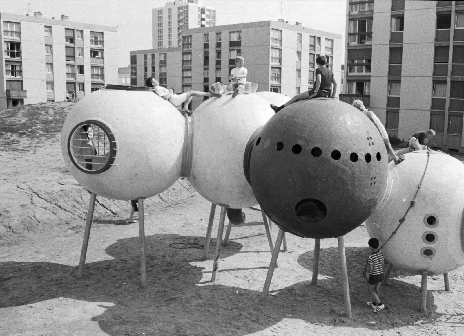 Group Ludic, Spheres on Stilts, H&eacute;rouville-Saint-Clair &ldquo;La Grande Delle&rdquo;, 1968Courtesy Xavier de la Salle