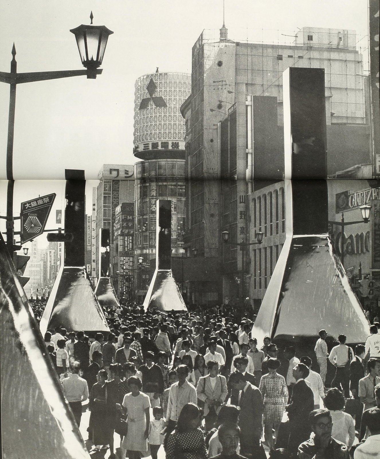 Тоё Ито. URBOT-003. Жилые капсулы, заполняющие пустые участки Токио. 1971. Фото: Ютака Судзуки. Предоставлено Toyo Ito &amp; Associates, Architects