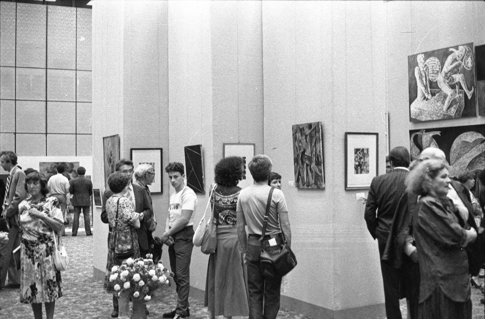 Pre-auction exhibition of Sotheby&rsquo;s Russian Avant-Garde and Soviet Contemporary Art at Sovincentr, Moscow, July 2&ndash;7, 1988Photo: Alexander Lavrentiev&copy; Alexander Lavrentiev