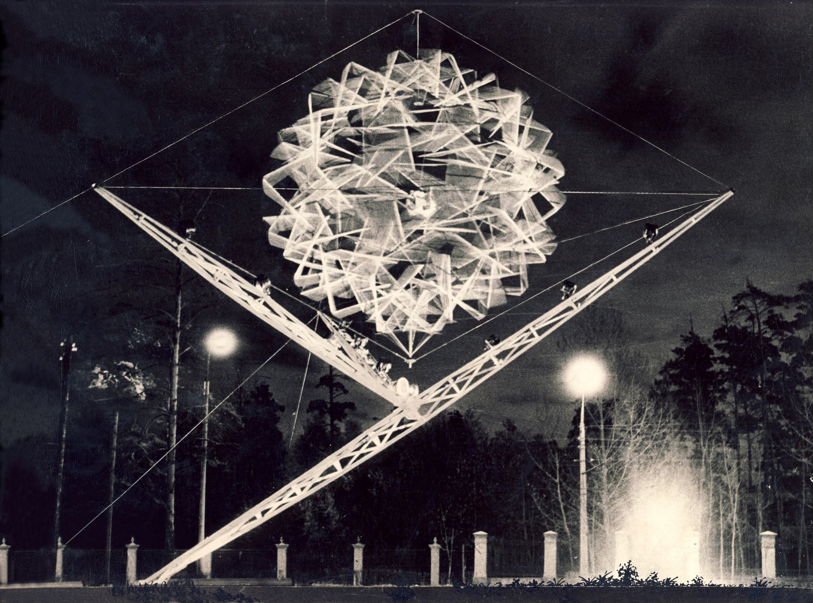 Viacheslav Koleichuk and Mir group, Atom (1967), kinetic installation, Kurchatov Square, MoscowPhoto: Viacheslav Koleichuk Archive