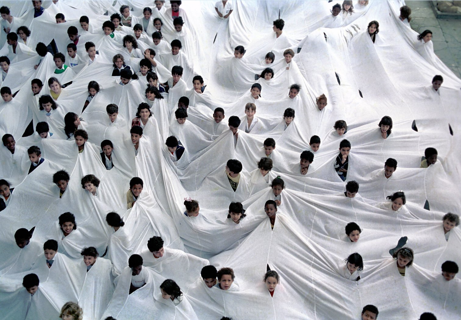 Лигия Папе. Делитель (Divisor (Divider)). Перформанс в Музее современного искусства в Рио-де-Жанейро, Бразилия. 1990. Фото: Paula Pape