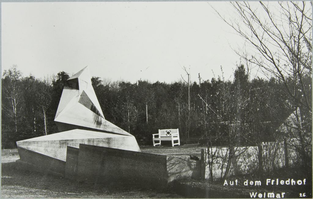Монумент погибшим в мартовском восстании, Веймар. 1922. &Oacute; Bauhaus-Archiv Berlin