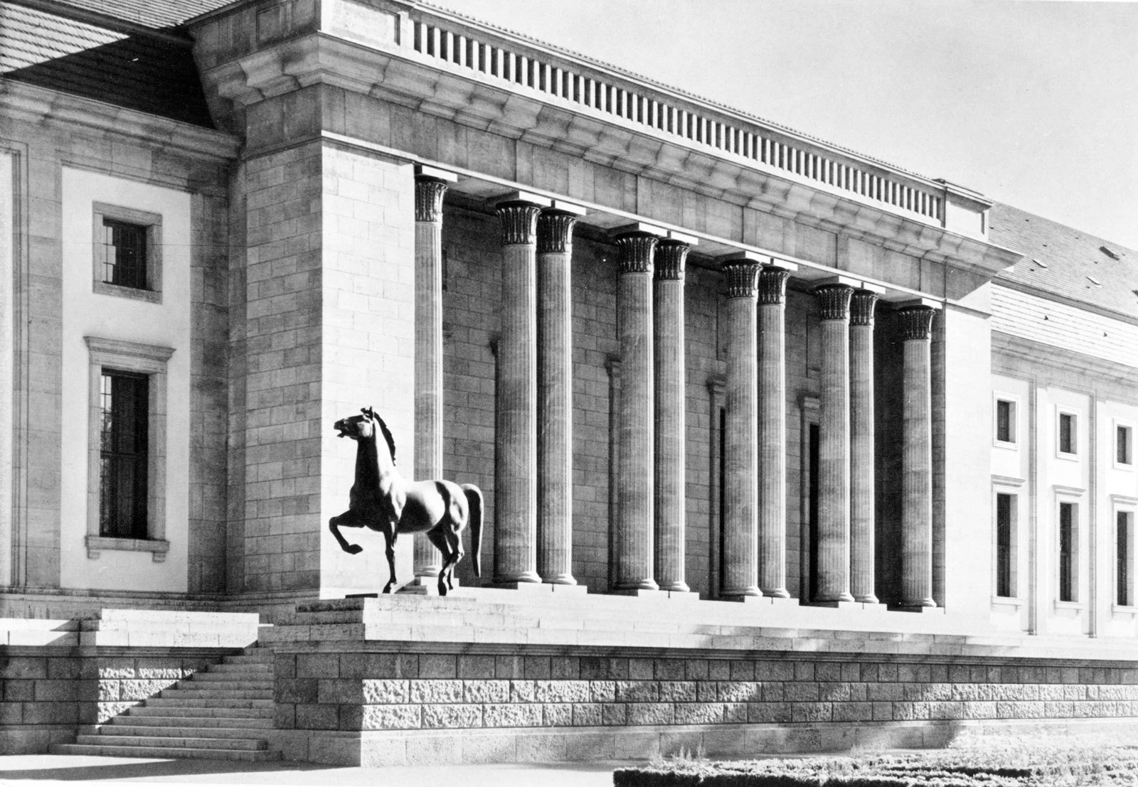Albert Speer. Building of the New Reich Chancellory in Berlin. Park facade, 1938