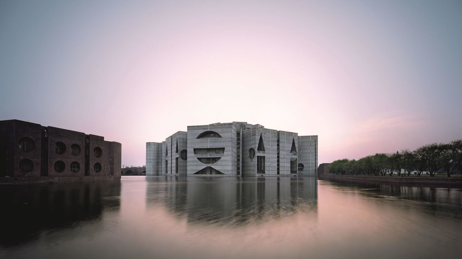 Здание Национальной ассамблеи, Дакка, Бангладеш. 1962&ndash;1983. Фото: Raymond Meier