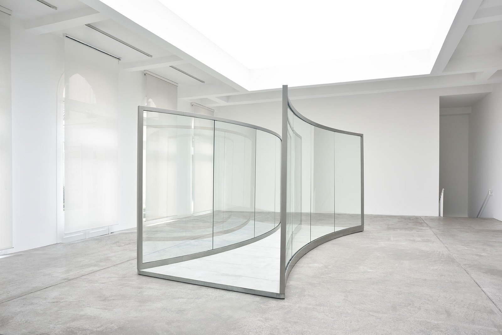 Dan Graham, Passage Intime, 2015Two-way mirror, stainless steelCourtesy Marian Goodman Gallery, Paris.