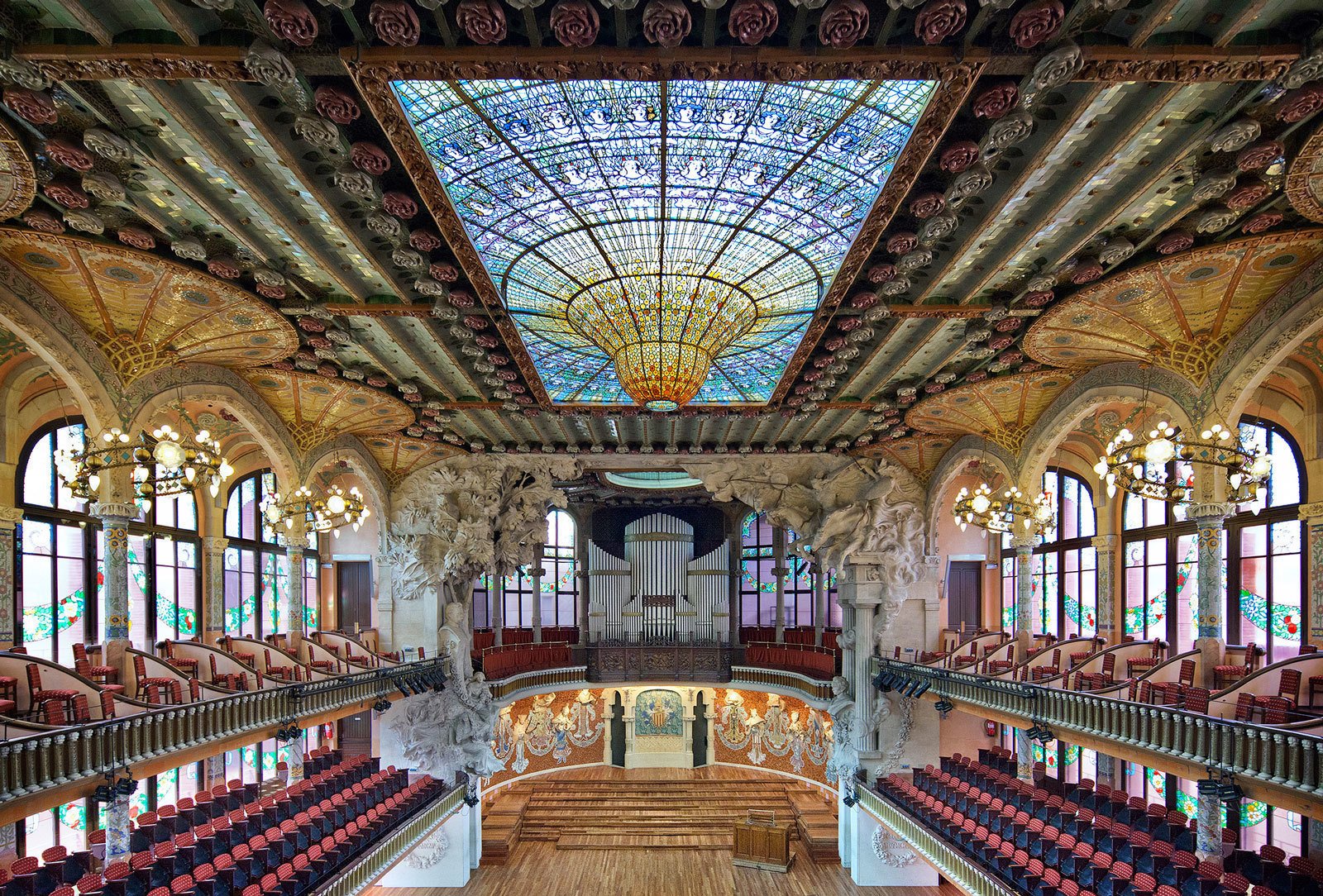 Зал Дворца каталонской музыки в Барселоне. 1905&ndash;1908Фото: Пит Сигер / Flickr