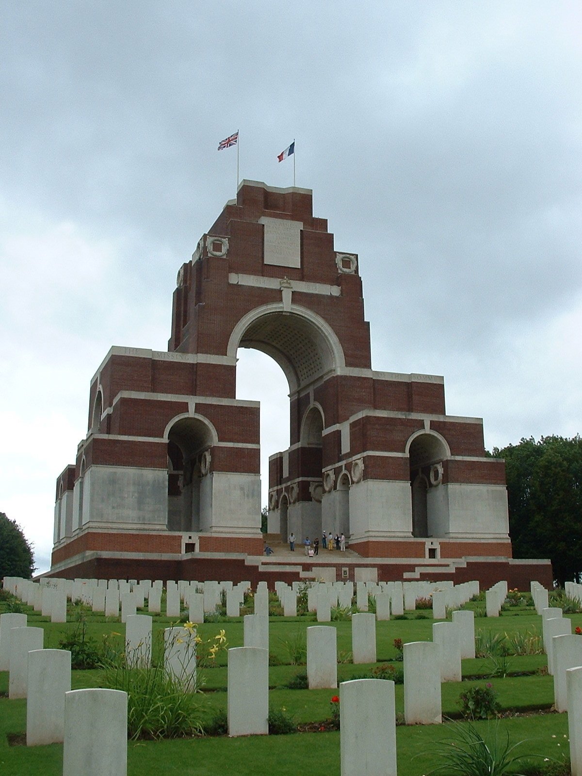 Memorial to the Missing of the Somme, Thiepval, France. 1927&ndash;1932 &Oacute; Wikipedia / Chris Hartford