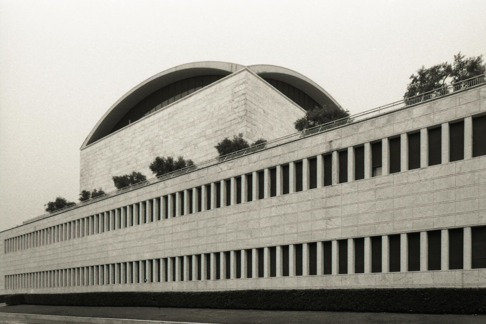 Дворец конгрессов в квартале EUR в Риме. 1938&ndash;1954Фото: Лоренцо Цандри